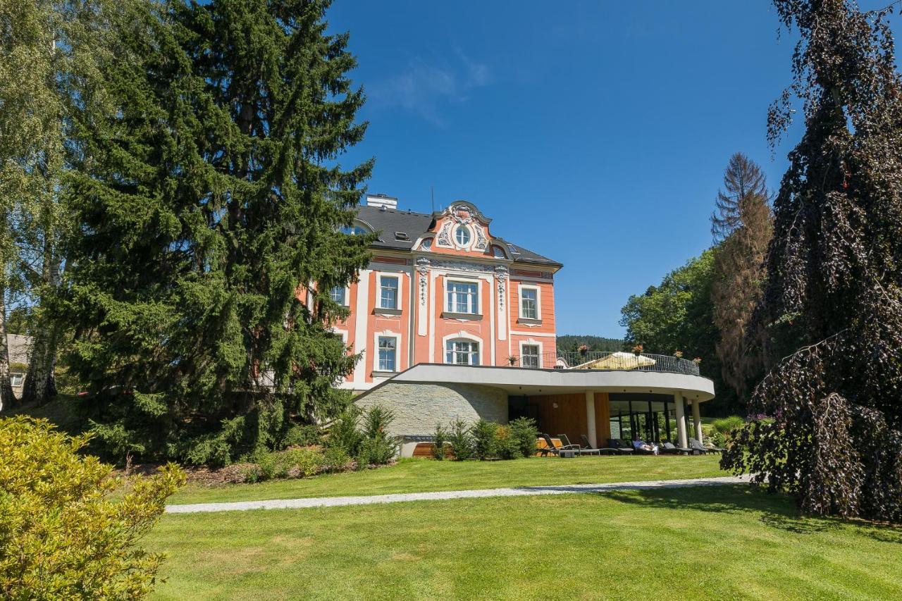 Wellness & Spa Hotel Villa Regenhart Jesenik Bagian luar foto